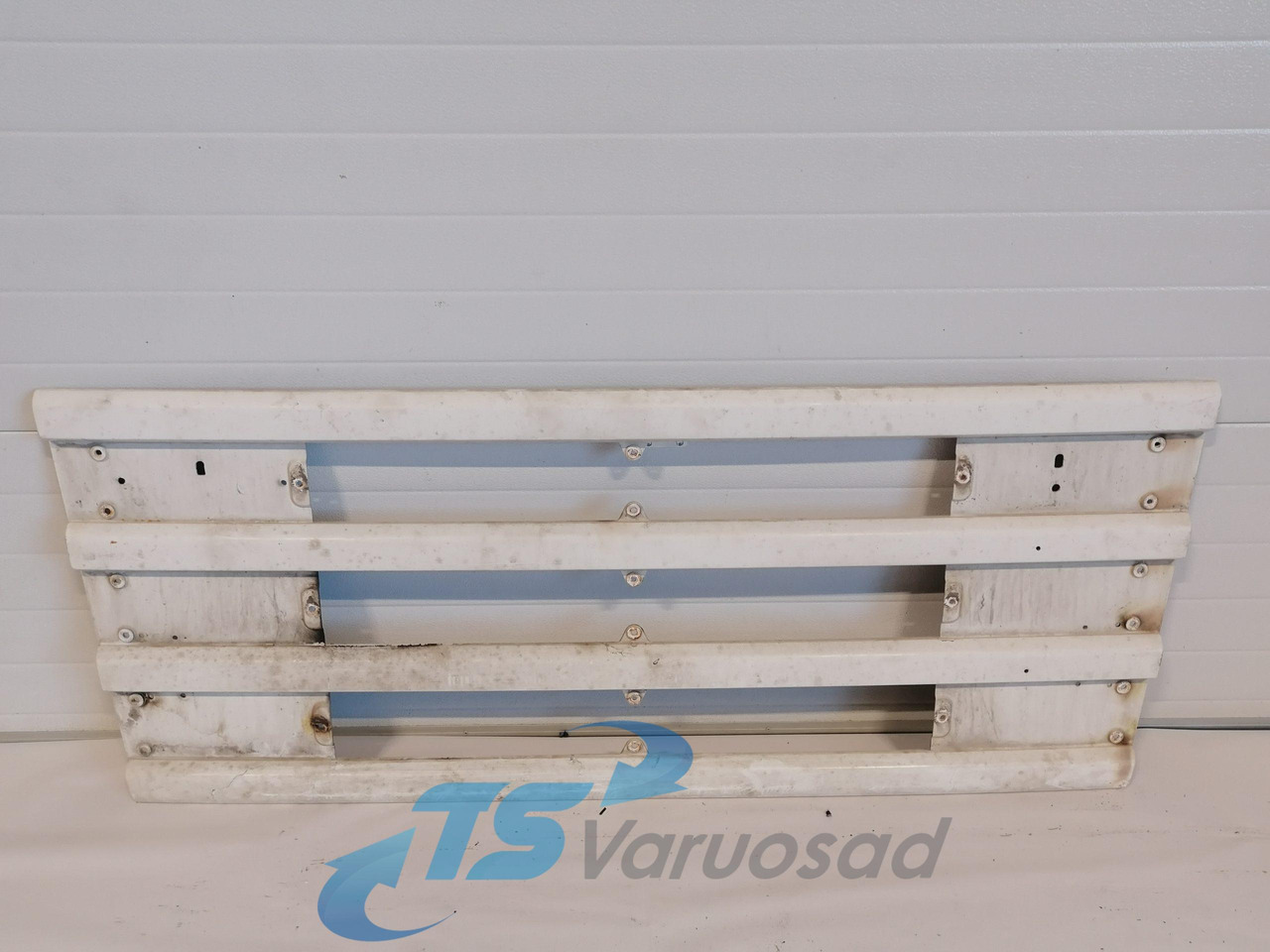 Scania Grille panel 1371856 - Grade radiador de Caminhão: foto 1 Scania Grille panel 1371856 - Grade radiador de Caminhão: foto 1