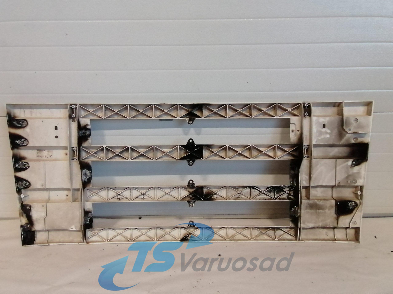 Scania Grille panel 1371856 - Grade radiador de Caminhão: foto 2 Scania Grille panel 1371856 - Grade radiador de Caminhão: foto 2