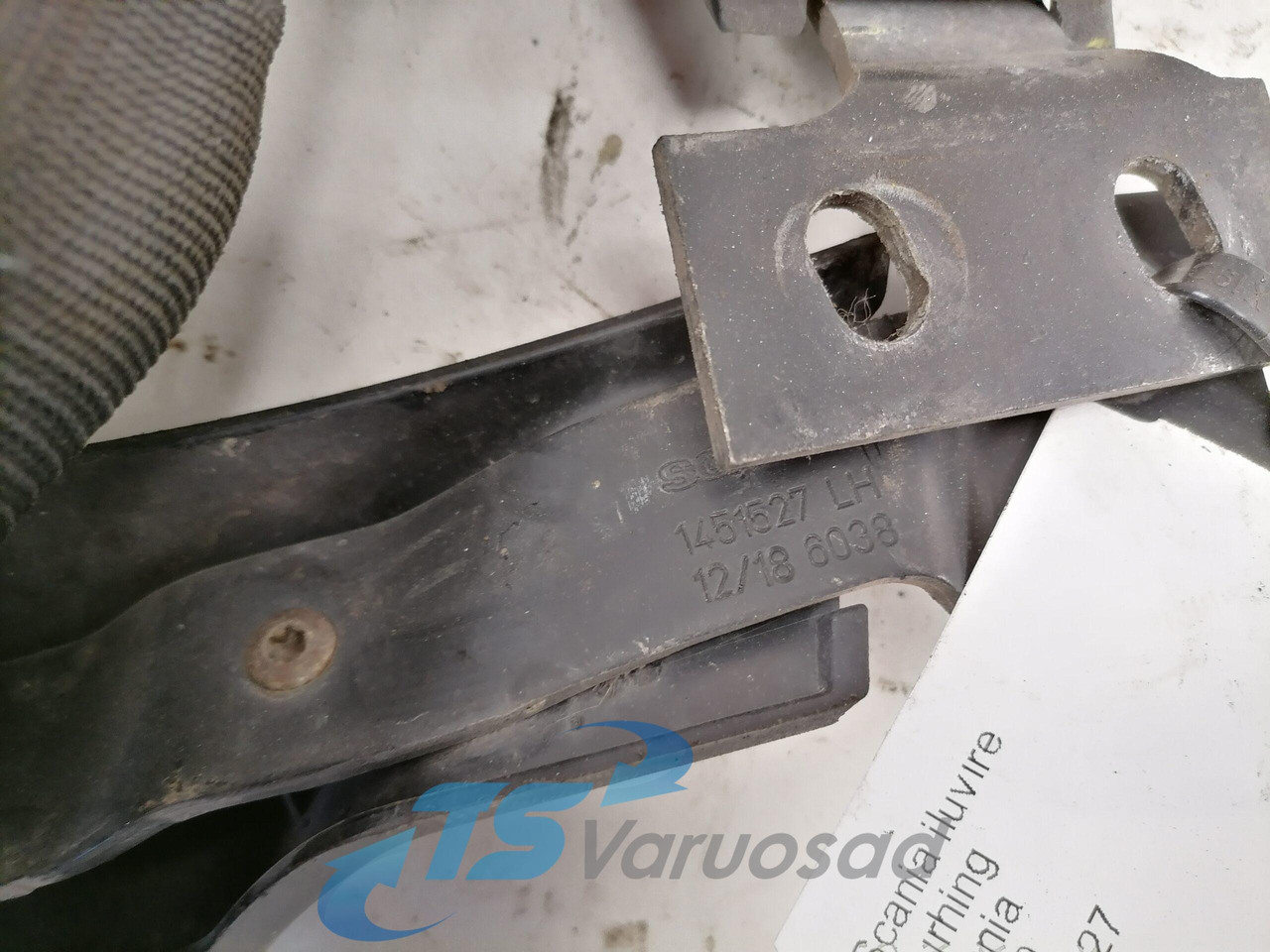 Scania Grille panel hinge 1451527 - Grade radiador de Caminhão: foto 4 Scania Grille panel hinge 1451527 - Grade radiador de Caminhão: foto 4