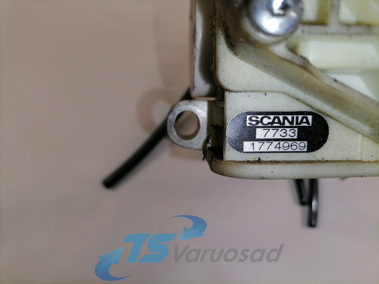 Scania Handbrake control lever 1774969 - Peça universal de Caminhão: foto 2 Scania Handbrake control lever 1774969 - Peça universal de Caminhão: foto 2