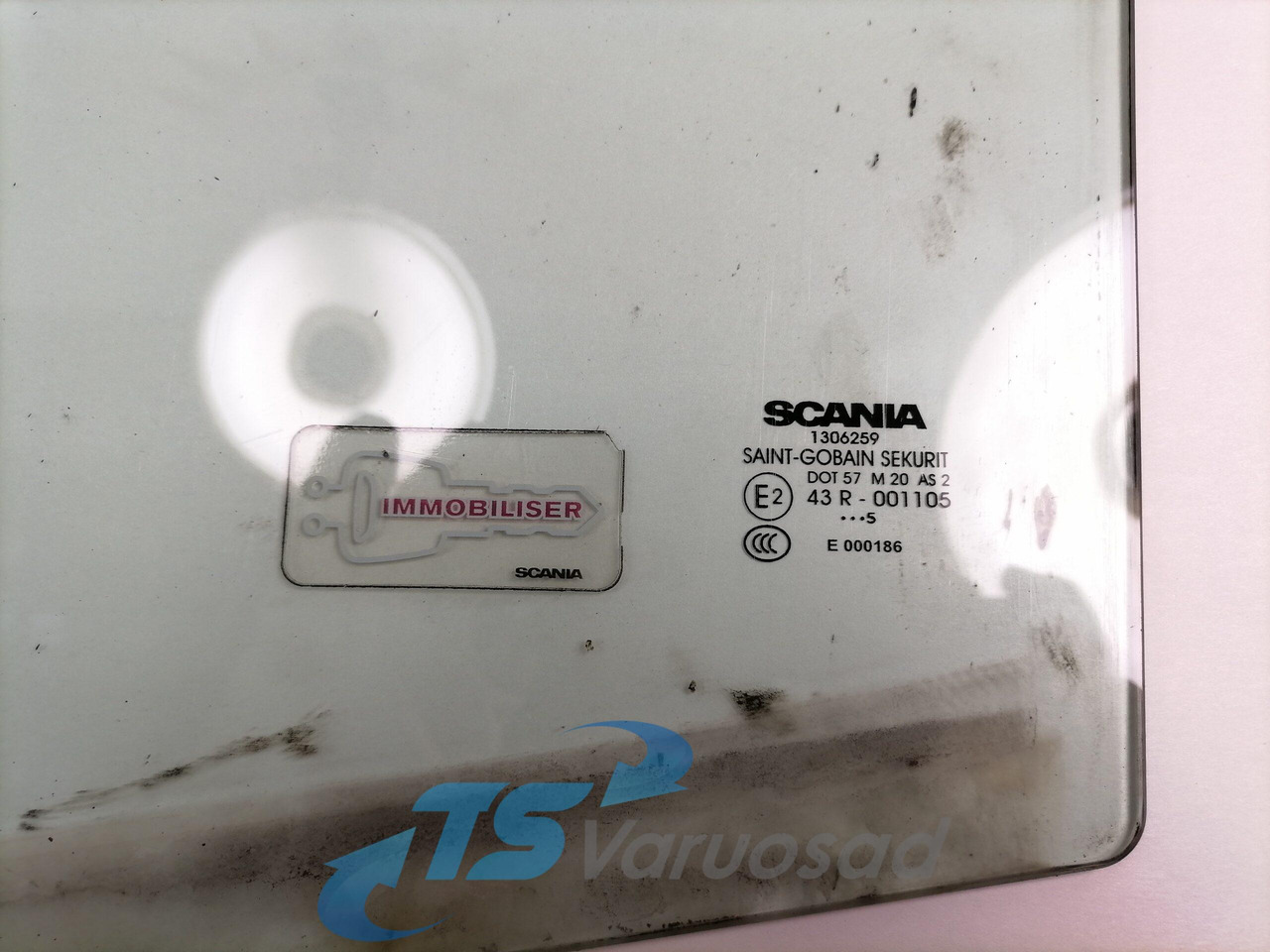 Scania Küljeklaas, vasak 1306259 - Vidro e peças de Caminhão: foto 2 Scania Küljeklaas, vasak 1306259 - Vidro e peças de Caminhão: foto 2