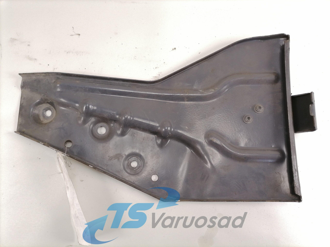 Scania Mudguard bracket 1355075 - Peça universal de Caminhão: foto 3 Scania Mudguard bracket 1355075 - Peça universal de Caminhão: foto 3