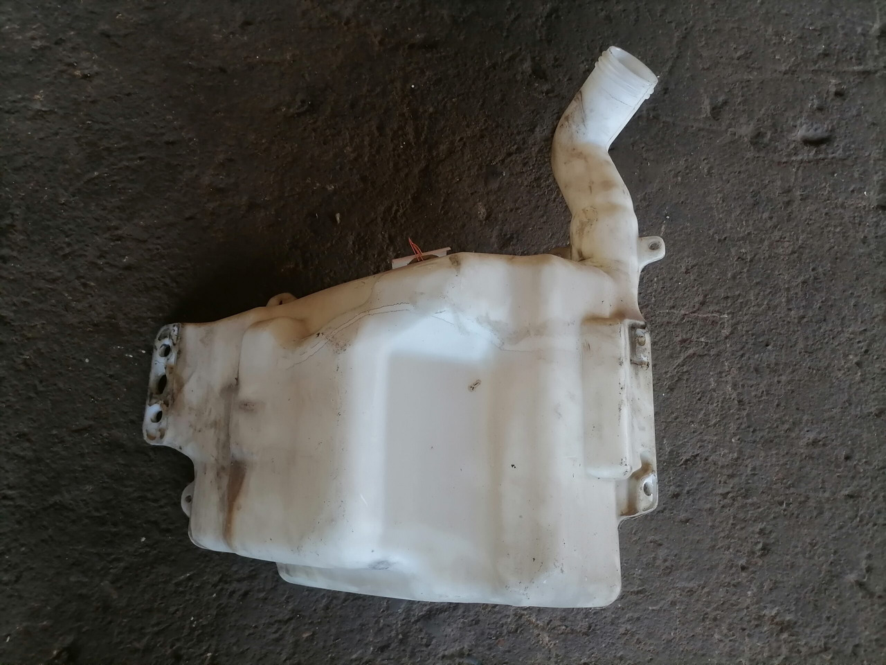 Scania Windscreen washer fluid tank 1854255 - Limpador de pára-brisa de Caminhão: foto 4 Scania Windscreen washer fluid tank 1854255 - Limpador de pára-brisa de Caminhão: foto 4