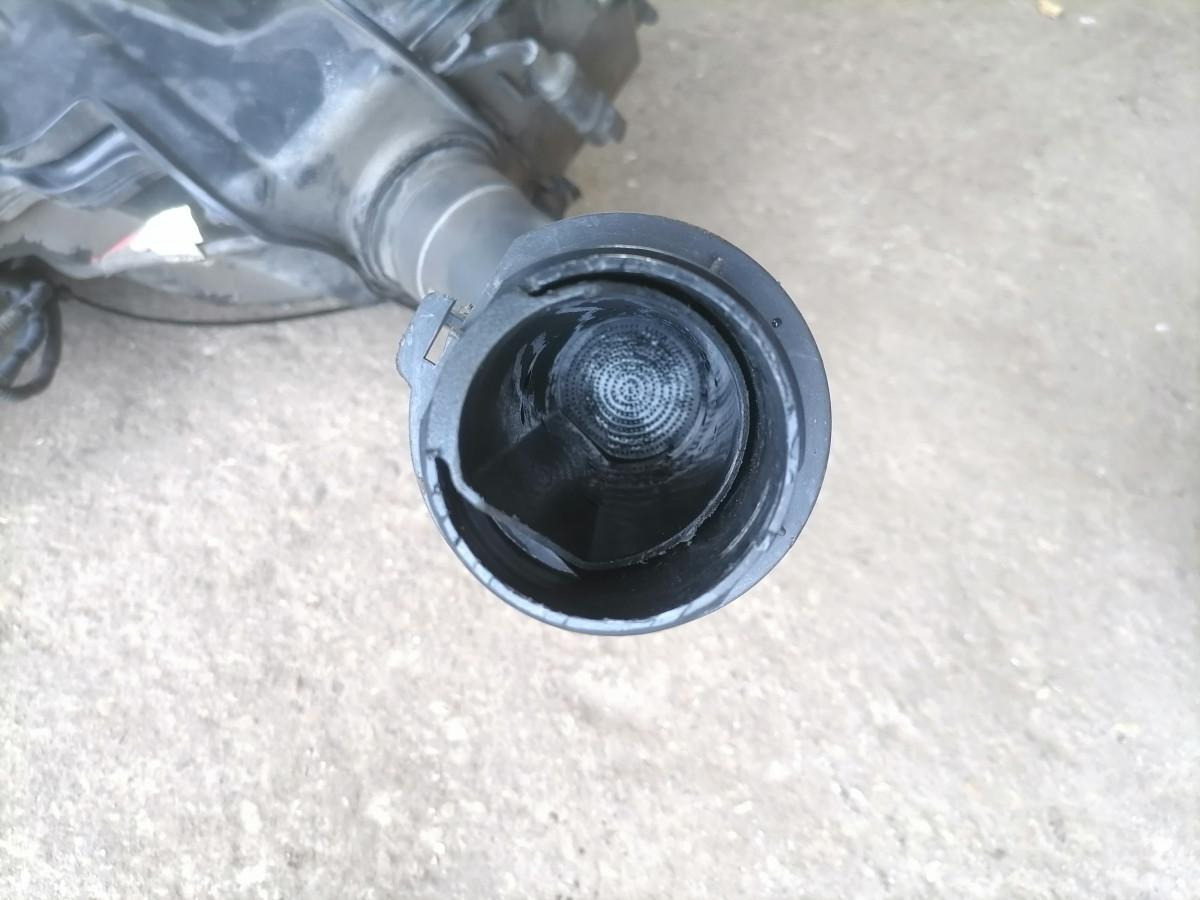 Scania Windscreen washer fluid tank 2512290 - Limpador de pára-brisa de Caminhão: foto 3 Scania Windscreen washer fluid tank 2512290 - Limpador de pára-brisa de Caminhão: foto 3