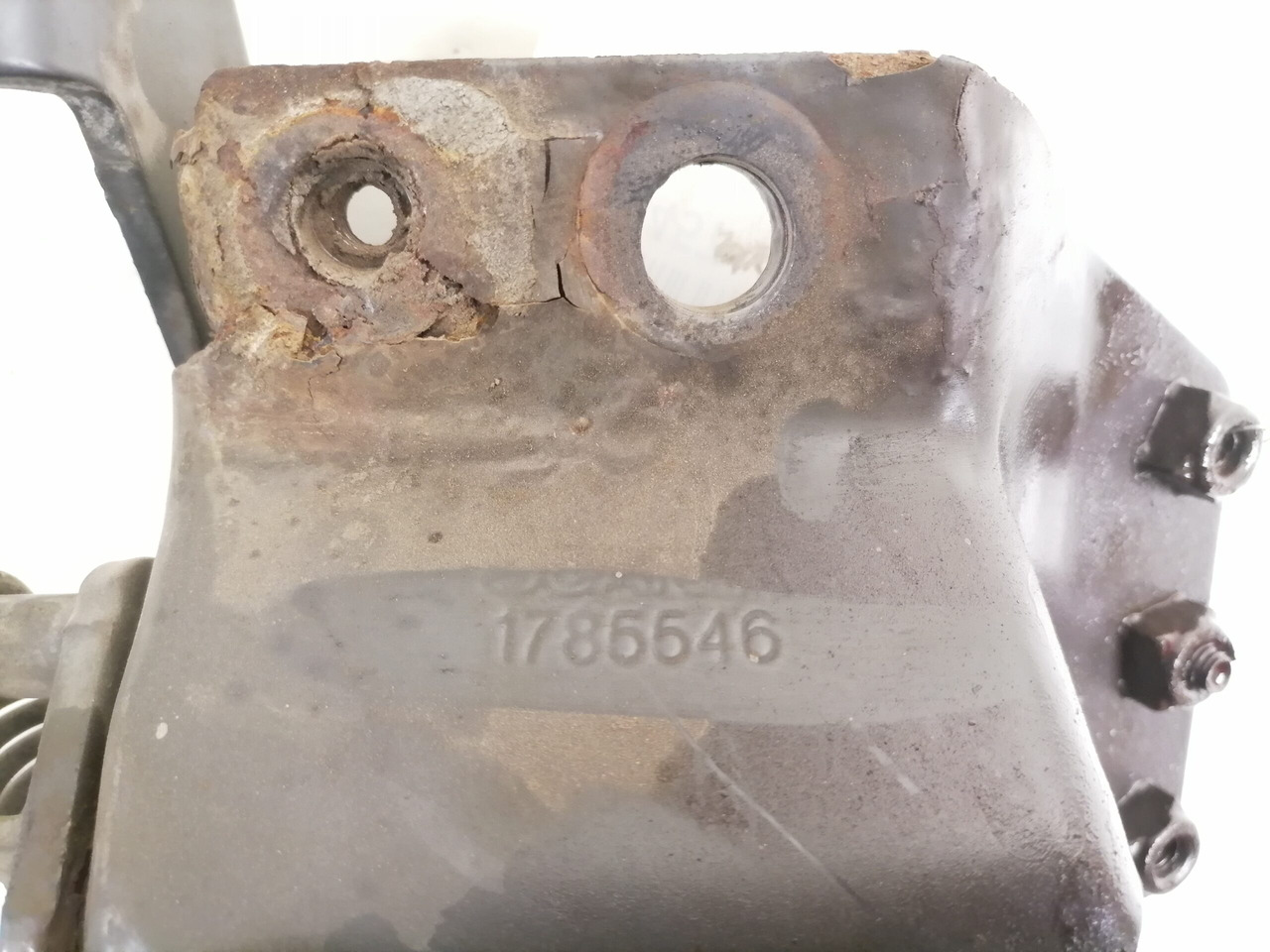 Scania lower grille carrier hinge 1785546 - Grade radiador de Caminhão: foto 3 Scania lower grille carrier hinge 1785546 - Grade radiador de Caminhão: foto 3