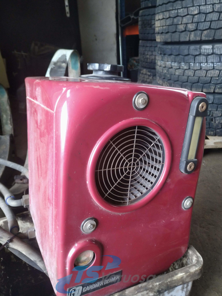 Universaalne Hydrulic oil cooler 8013015000-2 - Tanque hidráulico de Caminhão: foto 2 Universaalne Hydrulic oil cooler 8013015000-2 - Tanque hidráulico de Caminhão: foto 2