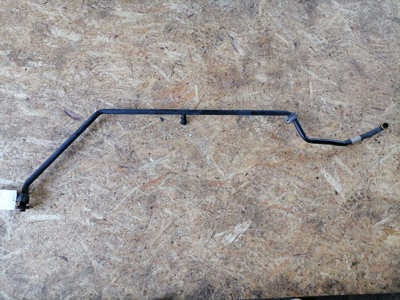 Volvo A/C pipe 20498305 - Aquecimento/ Ventilação de Caminhão: foto 2 Volvo A/C pipe 20498305 - Aquecimento/ Ventilação de Caminhão: foto 2