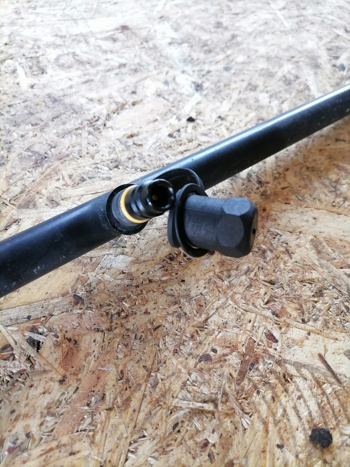 Volvo A/C pipe 20498305 - Aquecimento/ Ventilação de Caminhão: foto 4 Volvo A/C pipe 20498305 - Aquecimento/ Ventilação de Caminhão: foto 4