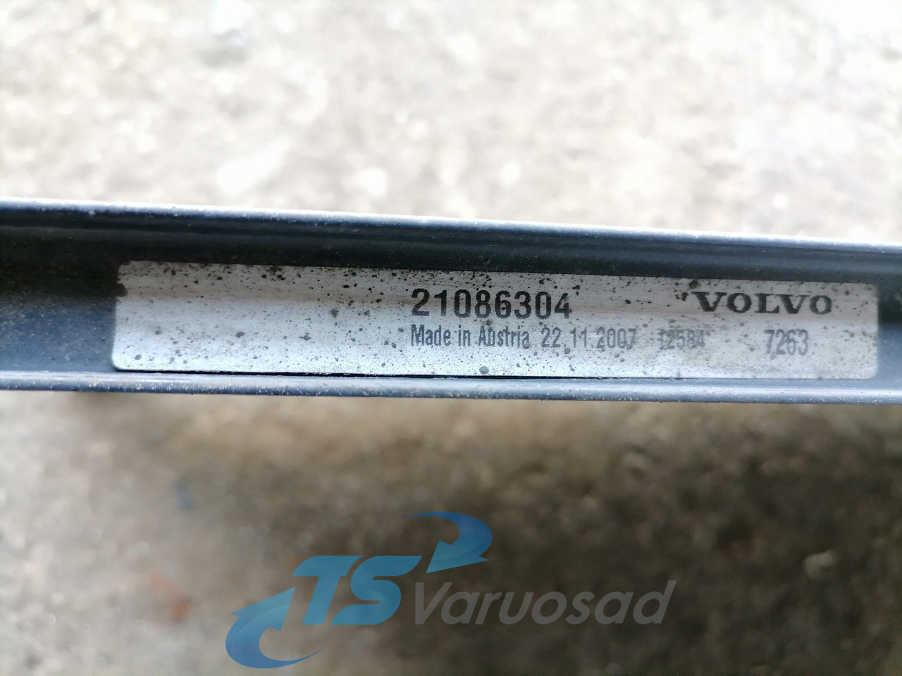 Volvo A/C radiator 21086304 - Aquecimento/ Ventilação de Caminhão: foto 3 Volvo A/C radiator 21086304 - Aquecimento/ Ventilação de Caminhão: foto 3