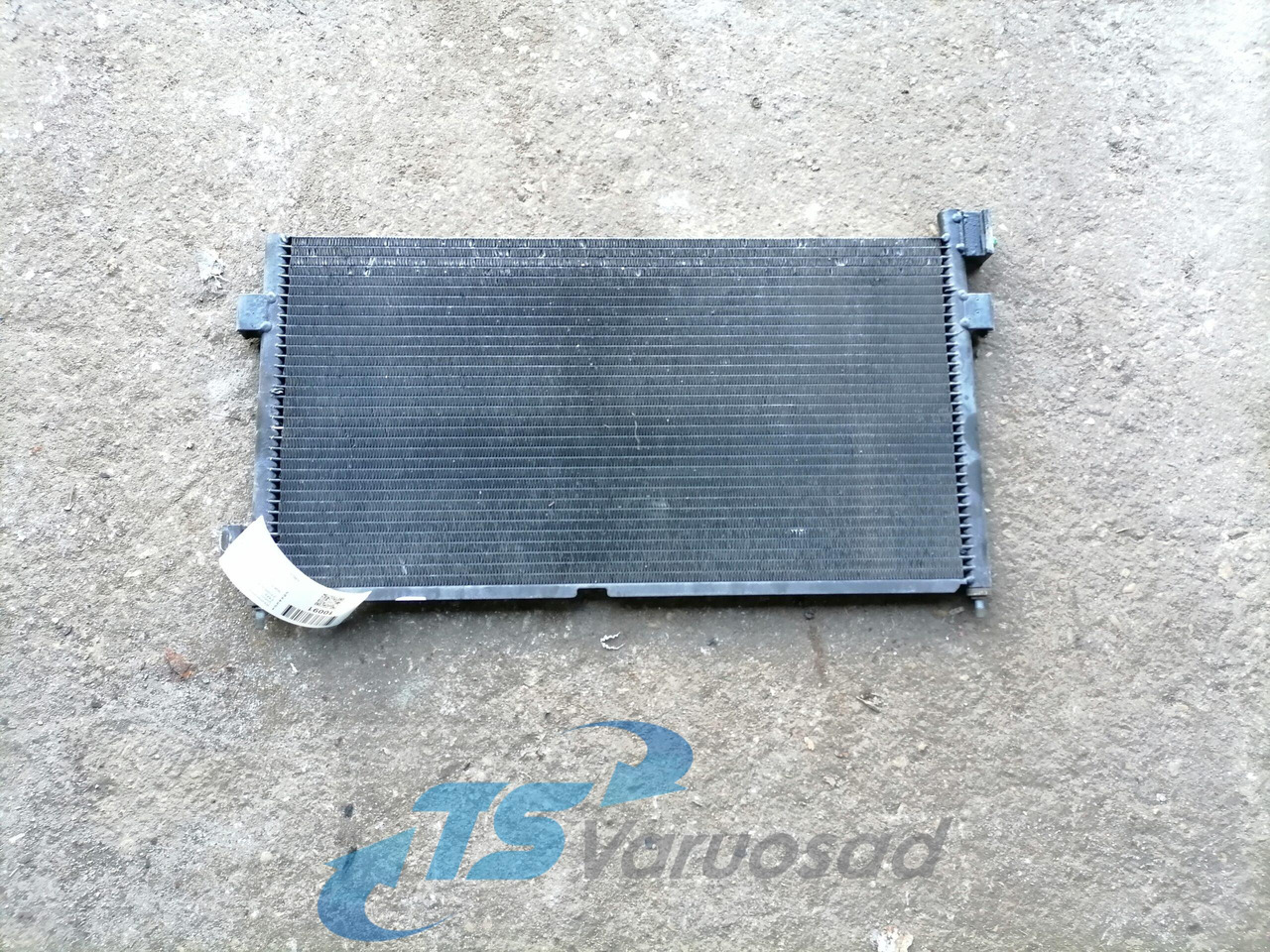 Volvo A/C radiator 21086304 - Aquecimento/ Ventilação de Caminhão: foto 2 Volvo A/C radiator 21086304 - Aquecimento/ Ventilação de Caminhão: foto 2