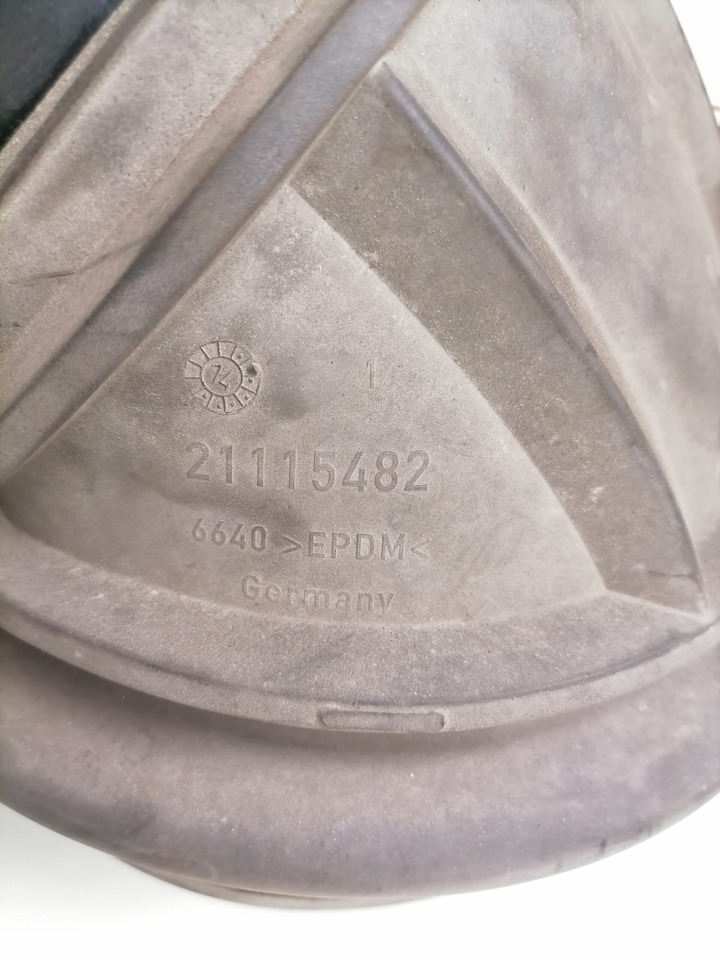 Volvo Air intake 21115482 - Sistema de admissão de ar de Caminhão: foto 2 Volvo Air intake 21115482 - Sistema de admissão de ar de Caminhão: foto 2