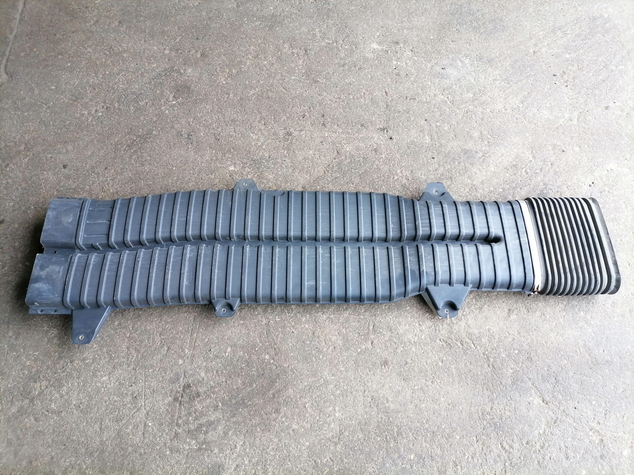 Volvo Air intake 21122123 - Sistema de admissão de ar de Caminhão: foto 2 Volvo Air intake 21122123 - Sistema de admissão de ar de Caminhão: foto 2