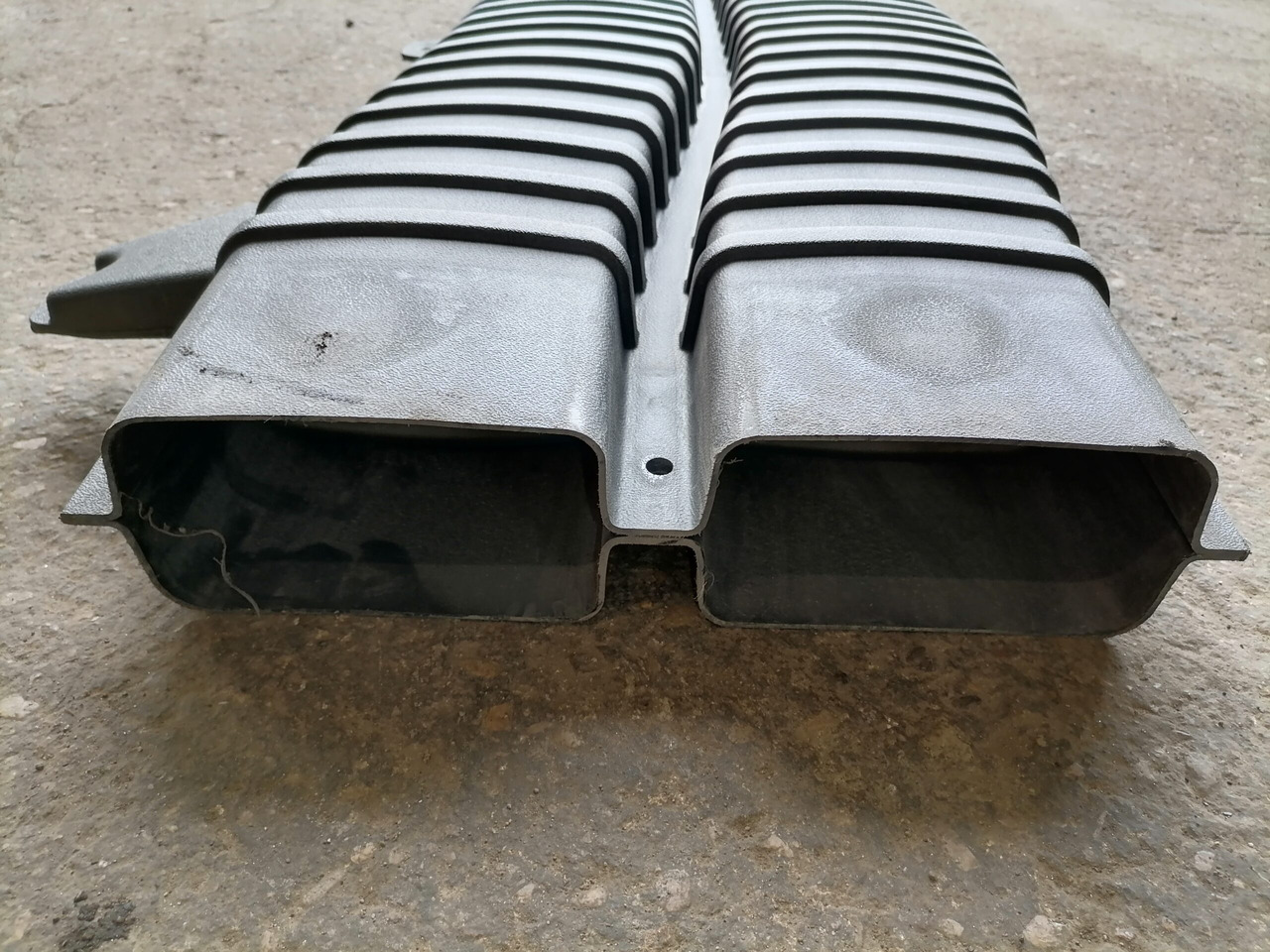 Volvo Air intake 21122123 - Sistema de admissão de ar de Caminhão: foto 5 Volvo Air intake 21122123 - Sistema de admissão de ar de Caminhão: foto 5