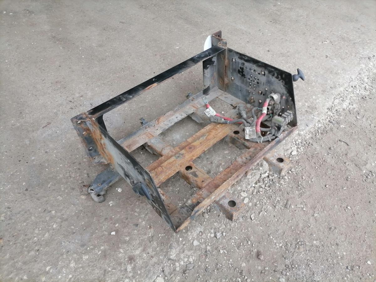 Volvo Battery box 21042654 - Bateria automotiva de Caminhão: foto 2 Volvo Battery box 21042654 - Bateria automotiva de Caminhão: foto 2