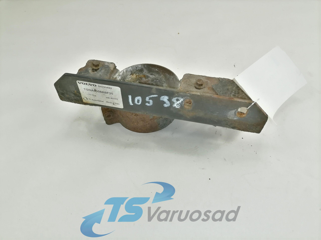 Volvo Bracket 84033492 - Estrutura/ Châssis de Caminhão: foto 1 Volvo Bracket 84033492 - Estrutura/ Châssis de Caminhão: foto 1