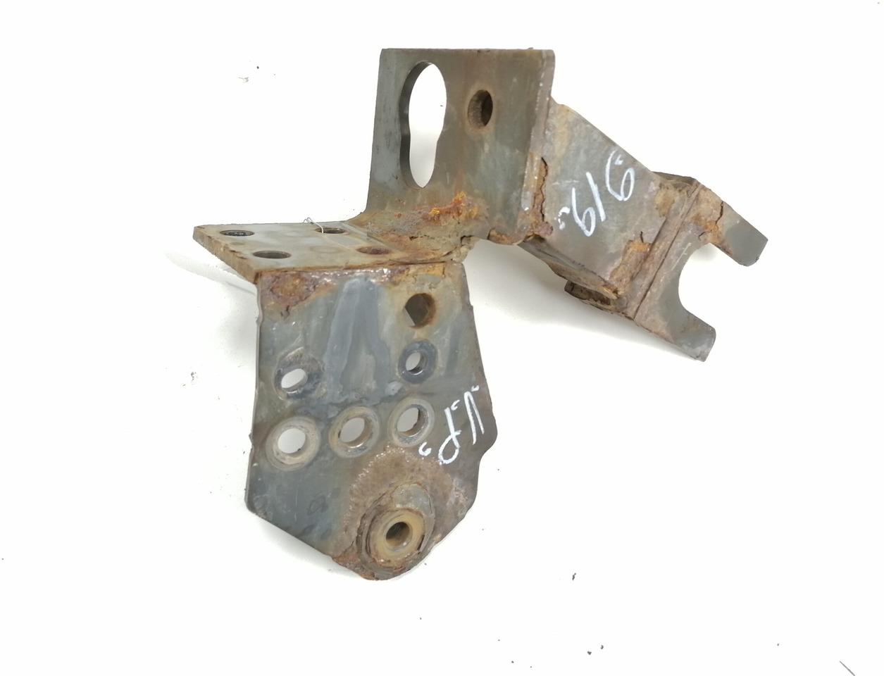 Volvo Bumper bracket 20499243 - Para-choque de Caminhão: foto 2 Volvo Bumper bracket 20499243 - Para-choque de Caminhão: foto 2