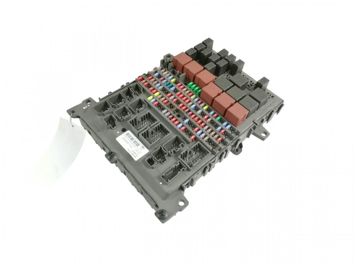 Volvo Central electric unit 22009557 - Fusível de Caminhão: foto 1 Volvo Central electric unit 22009557 - Fusível de Caminhão: foto 1