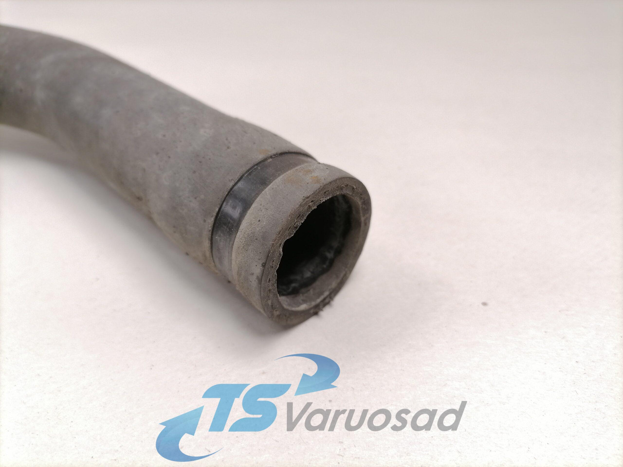 Volvo Cooling pipe 21242536 - Sistema de arrefecimento de Caminhão: foto 4 Volvo Cooling pipe 21242536 - Sistema de arrefecimento de Caminhão: foto 4