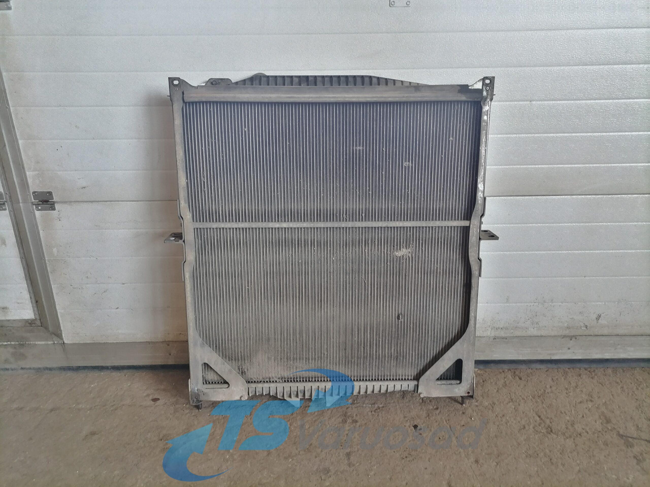 Volvo Cooling radiator 20722440 - Radiador de Caminhão: foto 2 Volvo Cooling radiator 20722440 - Radiador de Caminhão: foto 2
