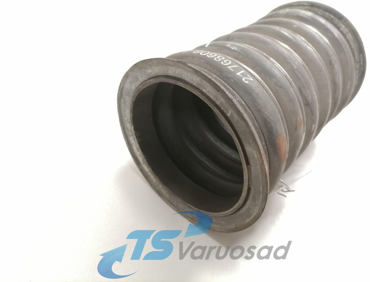 Volvo Intercooleri lõdvik 21768608 - Intercooler de Caminhão: foto 2 Volvo Intercooleri lõdvik 21768608 - Intercooler de Caminhão: foto 2