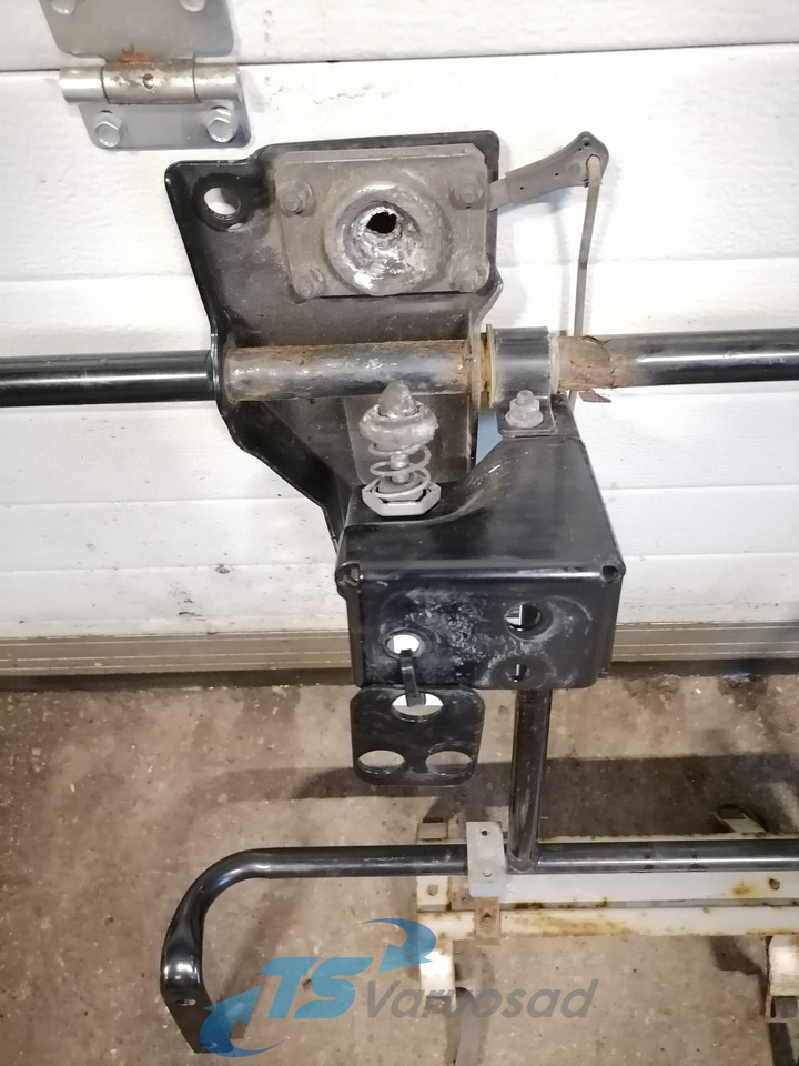 Volvo Kabiini tuulesuunaja kandur 82211420 - Peça universal de Caminhão: foto 5 Volvo Kabiini tuulesuunaja kandur 82211420 - Peça universal de Caminhão: foto 5