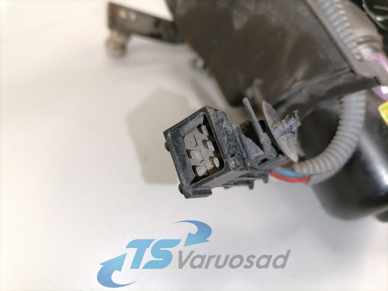 Volvo Kojamehe mootor W000065123 - Limpador de pára-brisa de Caminhão: foto 5 Volvo Kojamehe mootor W000065123 - Limpador de pára-brisa de Caminhão: foto 5