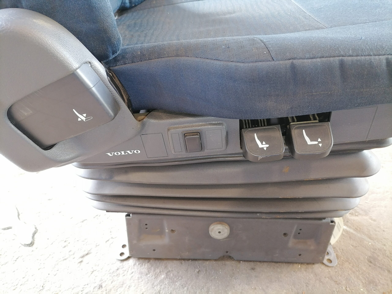 Volvo Passenger seat 20591478 - Banco de Caminhão: foto 4 Volvo Passenger seat 20591478 - Banco de Caminhão: foto 4