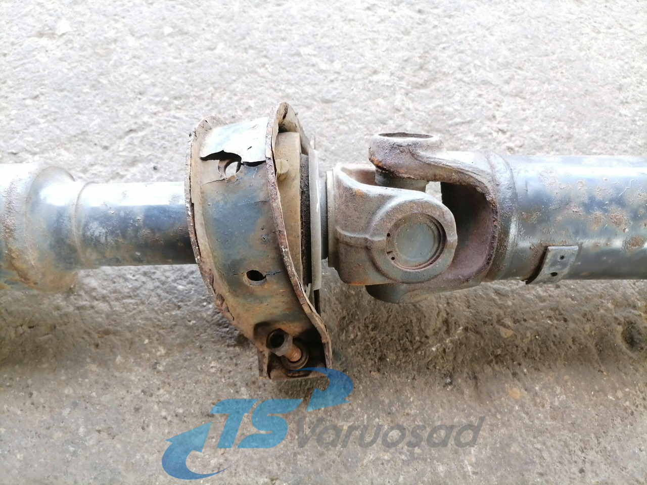 Volvo Propeller shaft 20821635 - Veio de transmissão de Caminhão: foto 2 Volvo Propeller shaft 20821635 - Veio de transmissão de Caminhão: foto 2