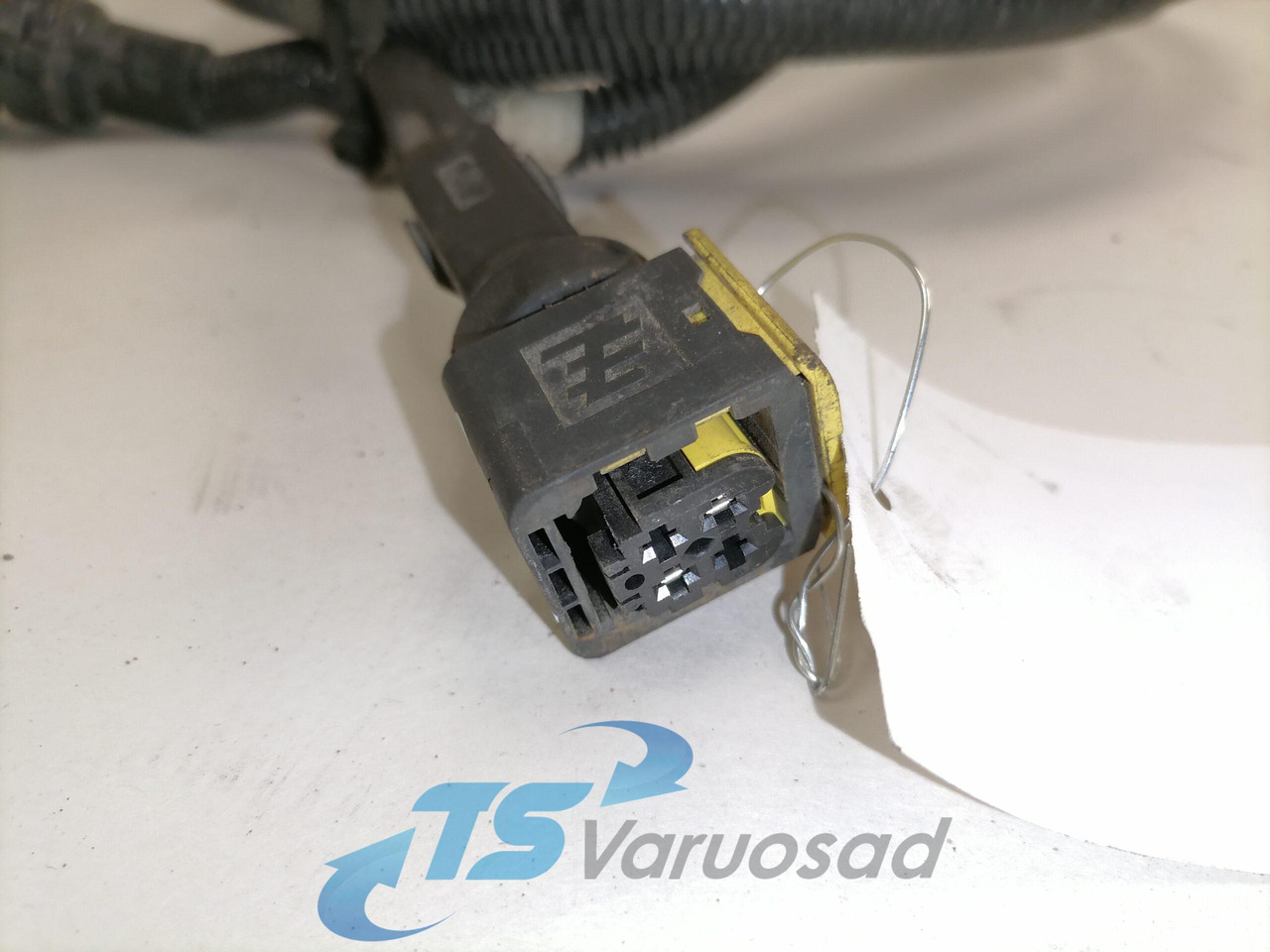 Volvo Raami juhtmestik 21931383 - Peça universal de Caminhão: foto 3 Volvo Raami juhtmestik 21931383 - Peça universal de Caminhão: foto 3