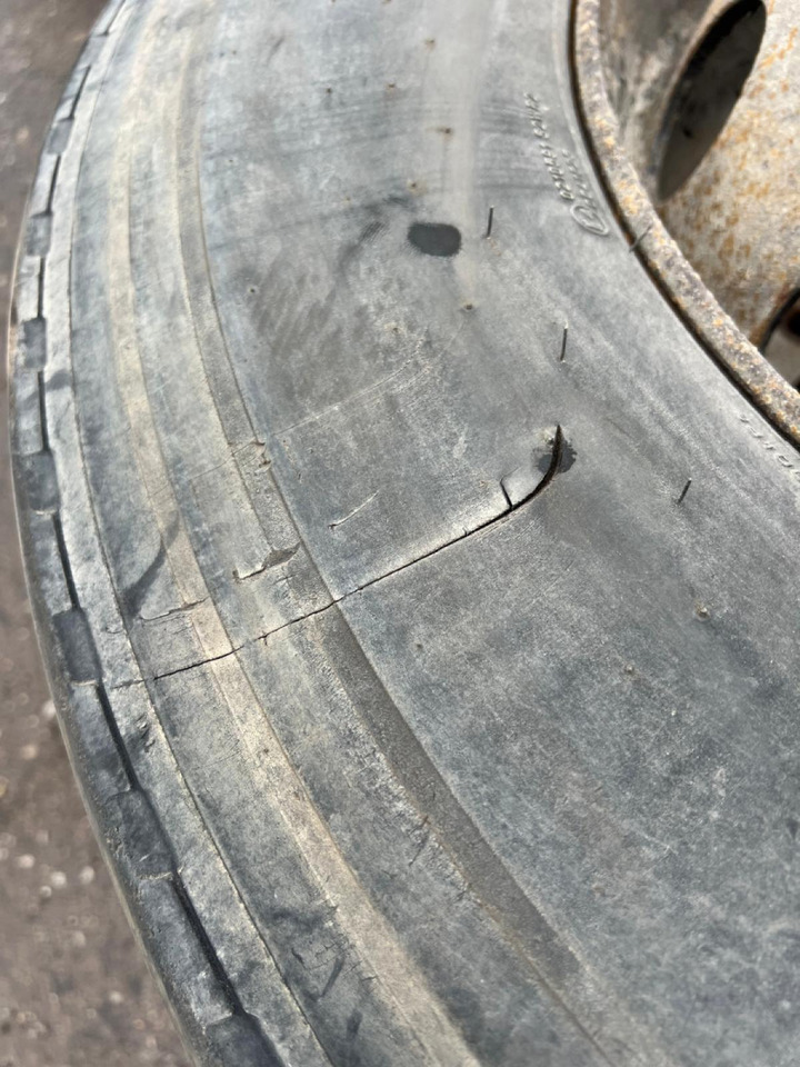 Volvo Rehvid + veljed 315/70R22.5 31570R225 - Jantes e pneus de Caminhão: foto 4 Volvo Rehvid + veljed 315/70R22.5 31570R225 - Jantes e pneus de Caminhão: foto 4