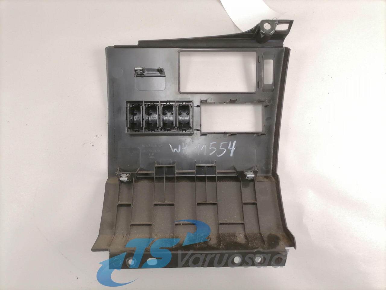 Volvo Salongi plastik 82214529 - Peça universal de Caminhão: foto 2 Volvo Salongi plastik 82214529 - Peça universal de Caminhão: foto 2