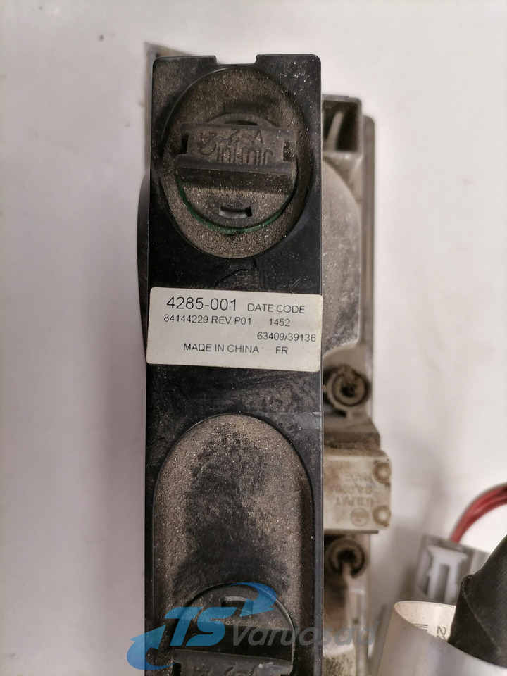 Volvo Salongi valgusti 84144229 - Peça universal de Caminhão: foto 3 Volvo Salongi valgusti 84144229 - Peça universal de Caminhão: foto 3