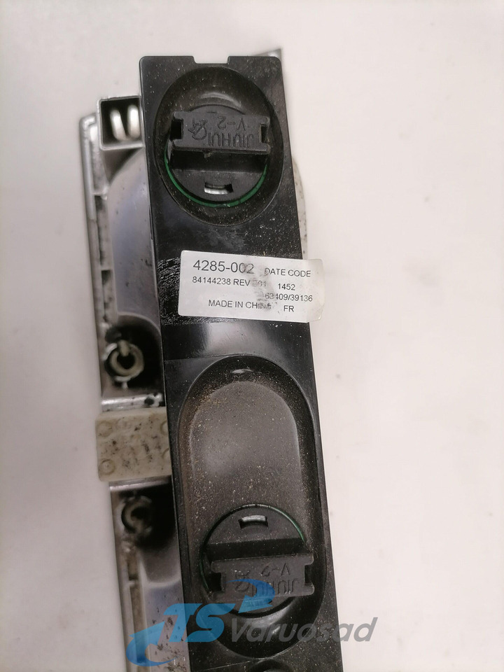 Volvo Salongi valgusti 84144238 - Peça universal de Caminhão: foto 3 Volvo Salongi valgusti 84144238 - Peça universal de Caminhão: foto 3