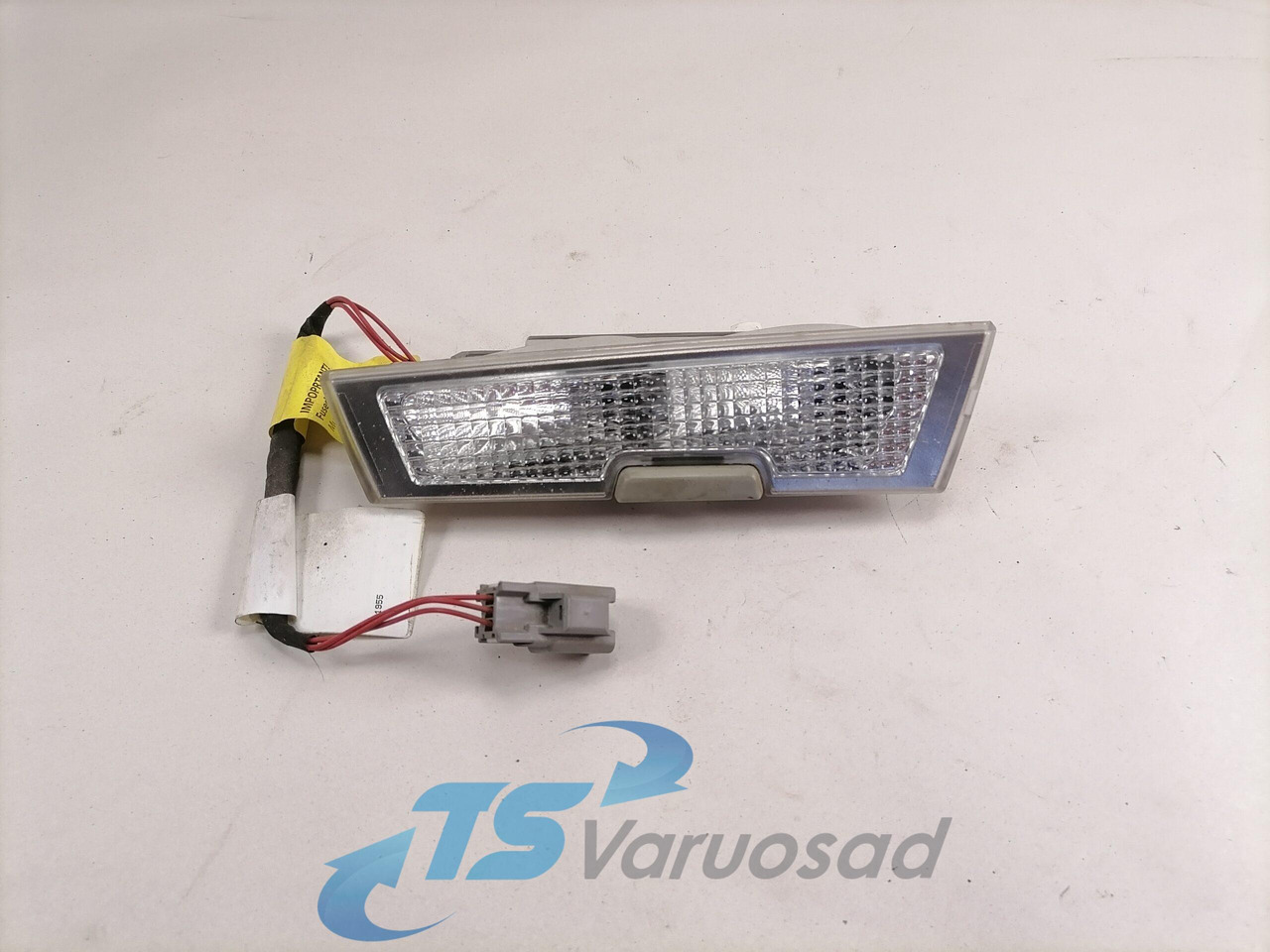 Volvo Salongi valgusti 84144238 - Peça universal de Caminhão: foto 1 Volvo Salongi valgusti 84144238 - Peça universal de Caminhão: foto 1