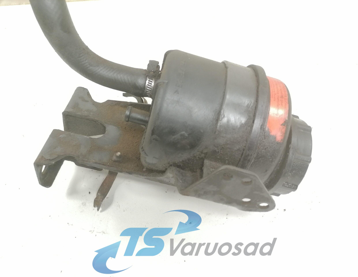 Volvo Steering oil tank+ bracket 20495075 - Mangueira de direção de Caminhão: foto 1 Volvo Steering oil tank+ bracket 20495075 - Mangueira de direção de Caminhão: foto 1