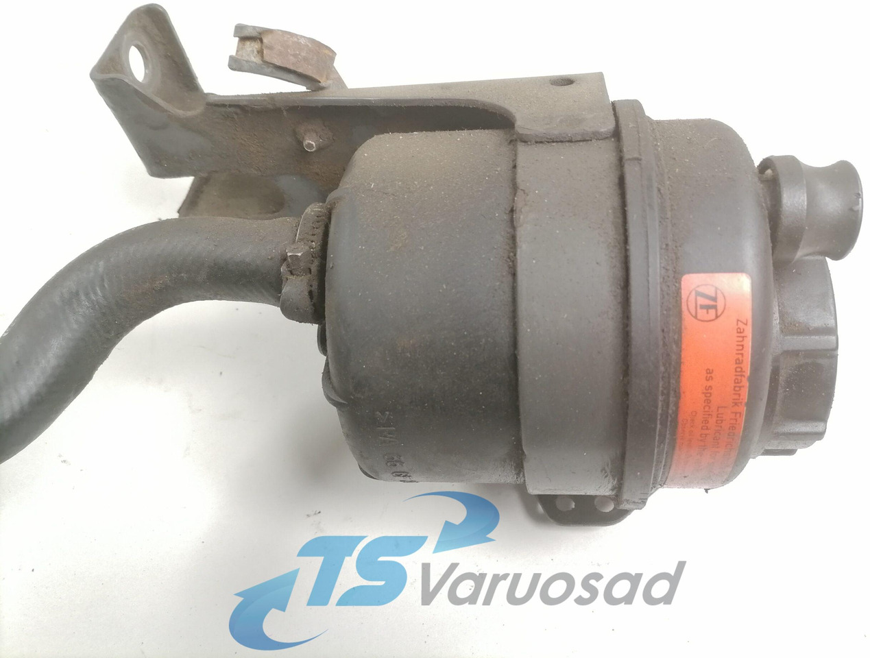 Volvo Steering oil tank+ bracket 20495075 - Mangueira de direção de Caminhão: foto 5 Volvo Steering oil tank+ bracket 20495075 - Mangueira de direção de Caminhão: foto 5