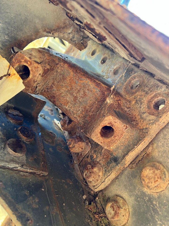 Volvo V-rod bracket 20393738 - Eixo e peças de Caminhão: foto 1 Volvo V-rod bracket 20393738 - Eixo e peças de Caminhão: foto 1