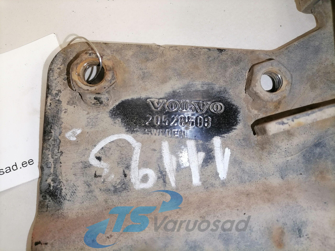 Volvo lower grille carrier hinge 20528503 - Grade radiador de Caminhão: foto 2 Volvo lower grille carrier hinge 20528503 - Grade radiador de Caminhão: foto 2