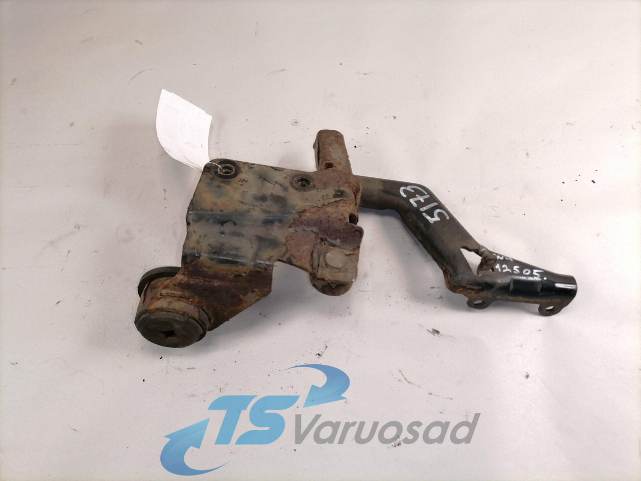 Volvo lower grille carrier hinge 20545095 - Grade radiador de Caminhão: foto 2 Volvo lower grille carrier hinge 20545095 - Grade radiador de Caminhão: foto 2