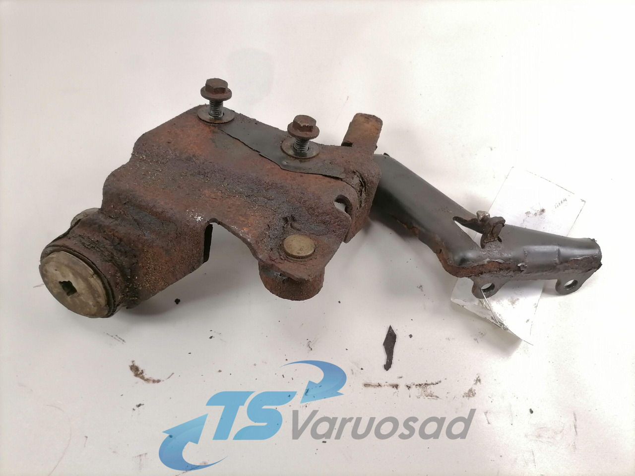 Volvo lower grille carrier hinge 20545095 - Grade radiador de Caminhão: foto 2 Volvo lower grille carrier hinge 20545095 - Grade radiador de Caminhão: foto 2