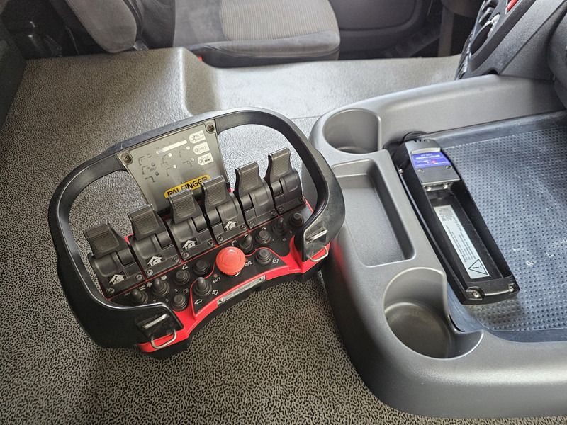 DAF CF 330 6x2 / PALFINGER CRANE / KRAN / CURTAIN - Caminhão grua: foto 3 DAF CF 330 6x2 / PALFINGER CRANE / KRAN / CURTAIN - Caminhão grua: foto 3