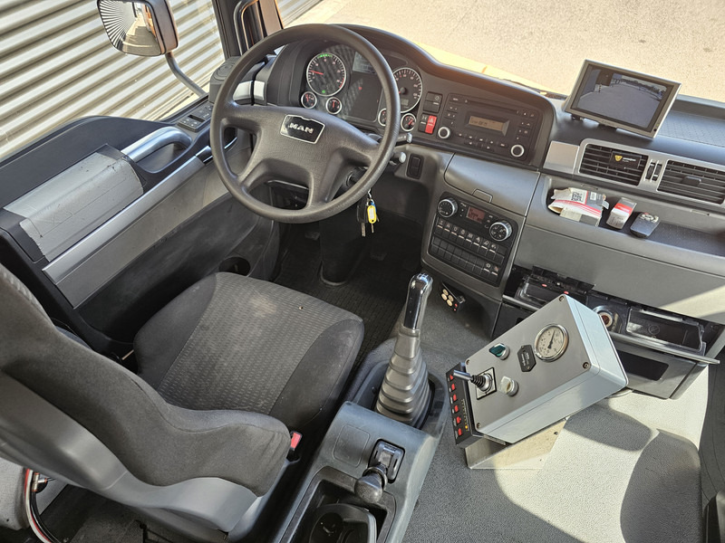 Varredora urbana MAN TGM 15.240 BL / TIPPER / DOKA / VEEG / SWEEPER: foto 14