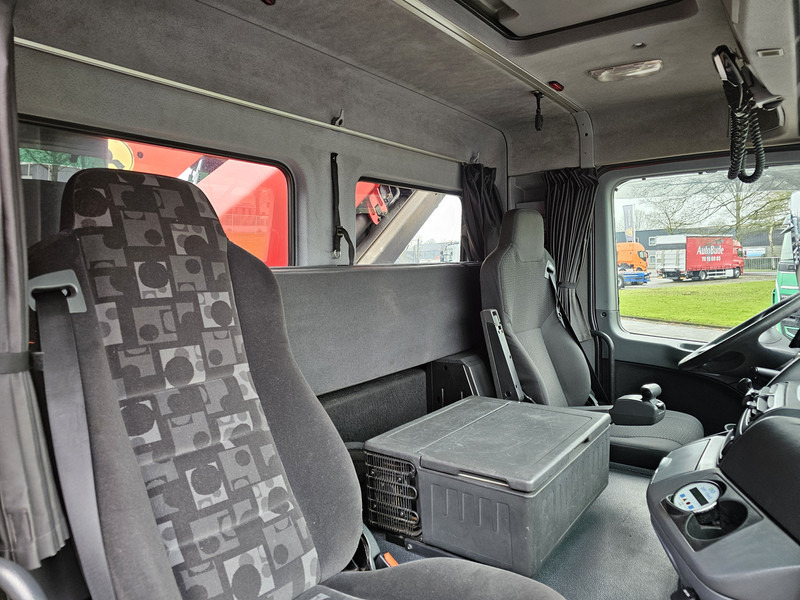 Fotografia de interior 1: Camião de caixa aberta/ Plataforma, Caminhão grua Mercedes-Benz ACTROS 2541 6X2 / PALFINGER PK 42 t/m CRANE / KRAN
