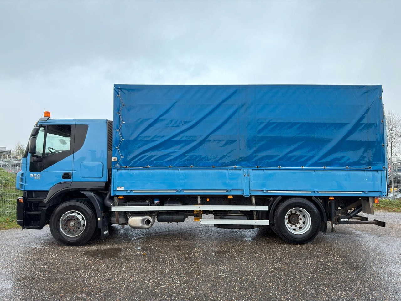 Iveco 190S36/9 Stralis Pritsche & Hebebühne 3 to. TOP - Caminhão com lona: foto 5 Iveco 190S36/9 Stralis Pritsche & Hebebühne 3 to. TOP - Caminhão com lona: foto 5