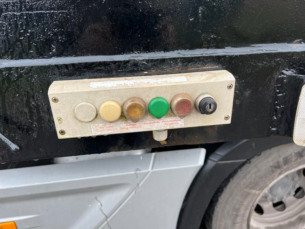 Langendorf Tiefbett mit Rampen Hydraulisch Langendorf Tiefbett mit Rampen Hydraulisch - Semireboque baixa: foto 5 Langendorf Tiefbett mit Rampen Hydraulisch Langendorf Tiefbett mit Rampen Hydraulisch - Semireboque baixa: foto 5