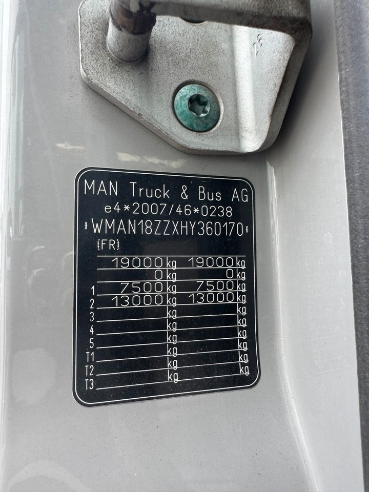 MAN 18.290 4X2 Koffer / Plane Top Zustand 8,30 Meter - Caminhão furgão: foto 2 MAN 18.290 4X2 Koffer / Plane Top Zustand 8,30 Meter - Caminhão furgão: foto 2