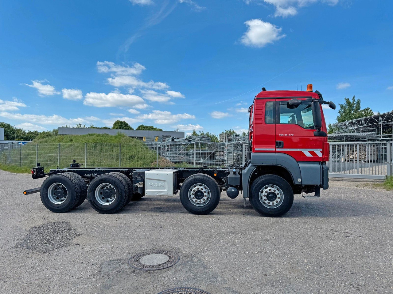 MAN 35.470 8X4 Kipperfahrgestell Reifen 12 X NEU Top - Caminhão basculante: foto 1 MAN 35.470 8X4 Kipperfahrgestell Reifen 12 X NEU Top - Caminhão basculante: foto 1