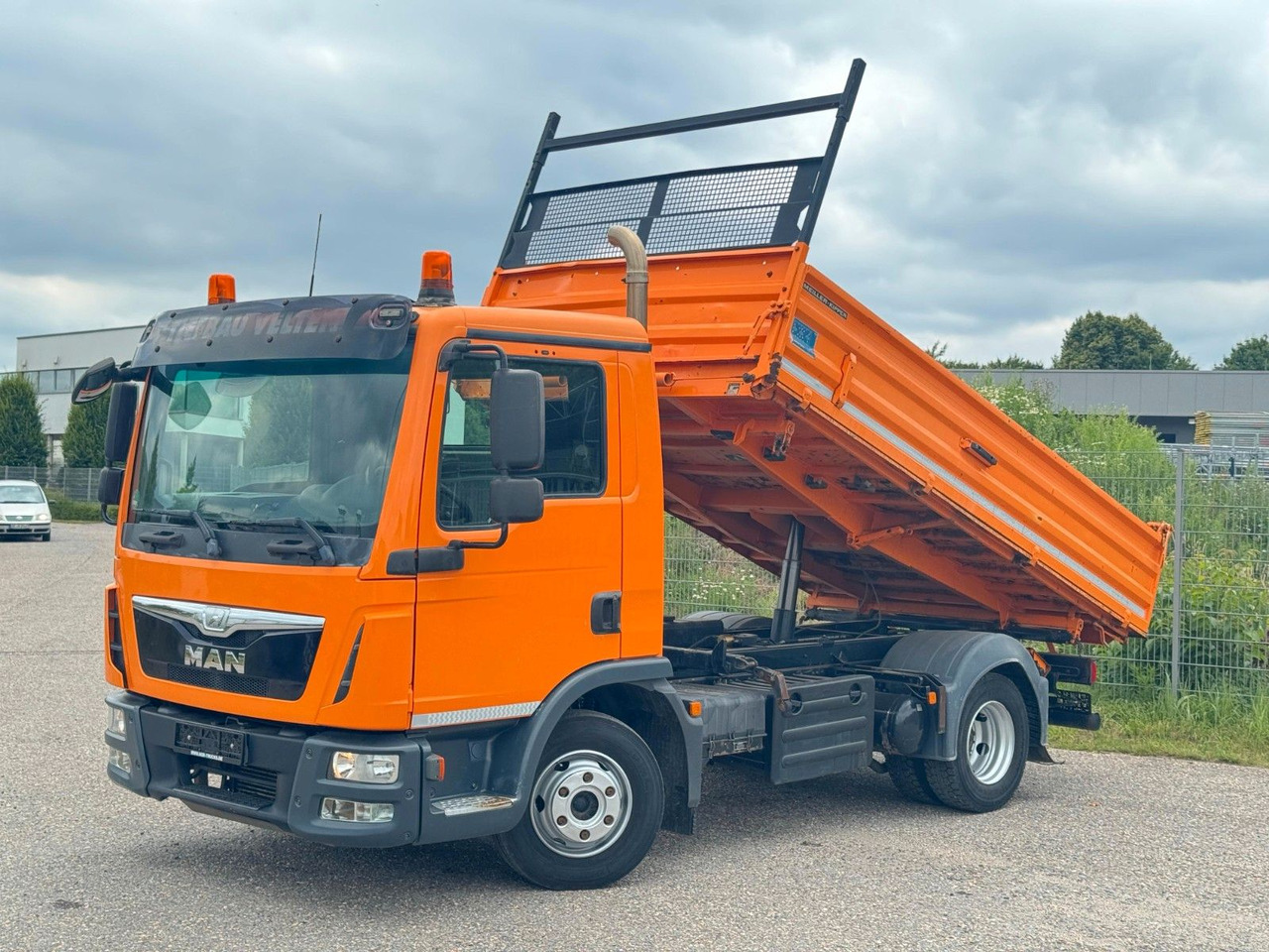 MAN 8.220 4x2 Meiller 3S. Kipper | Sperrdiff. | AHK - Caminhão basculante: foto 1 MAN 8.220 4x2 Meiller 3S. Kipper | Sperrdiff. | AHK - Caminhão basculante: foto 1