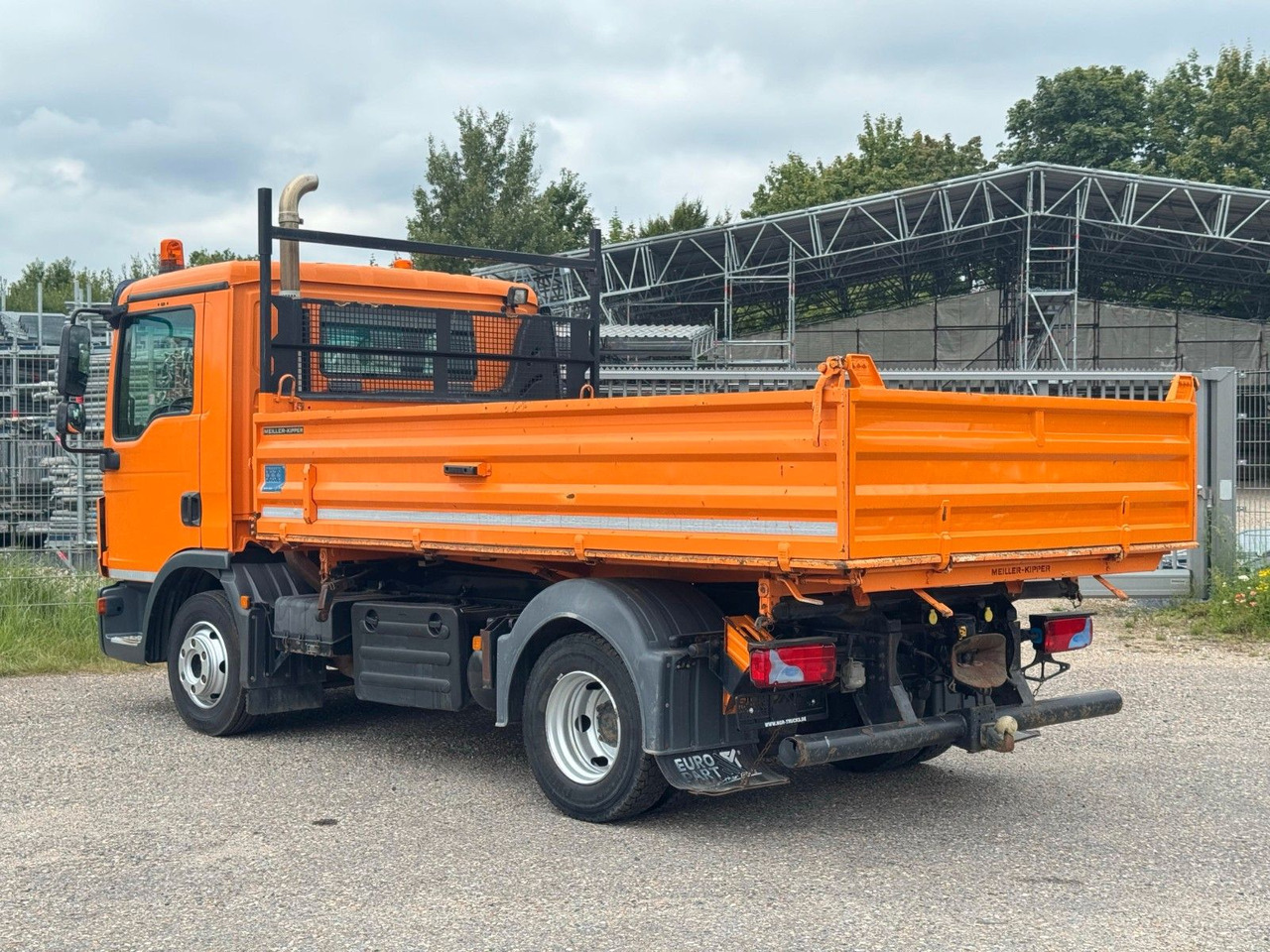 MAN 8.220 4x2 Meiller 3S. Kipper | Sperrdiff. | AHK - Caminhão basculante: foto 4 MAN 8.220 4x2 Meiller 3S. Kipper | Sperrdiff. | AHK - Caminhão basculante: foto 4