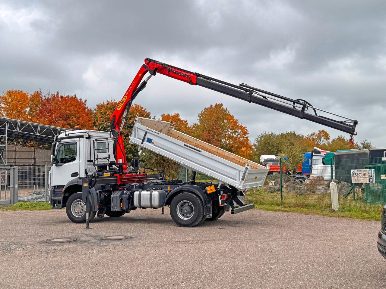 Mercedes-Benz 1840 2140 4X2 Kipper % Kran mit Funk Top Zust. - Caminhão basculante: foto 1 Mercedes-Benz 1840 2140 4X2 Kipper % Kran mit Funk Top Zust. - Caminhão basculante: foto 1